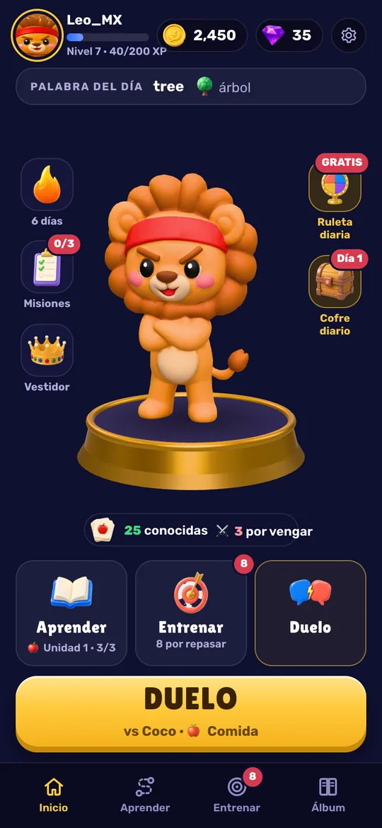 La pantalla de inicio: el león sobre su podio, la ruleta diaria, el cofre diario, las misiones y el botón Duelo